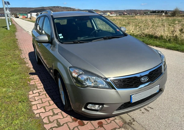 Kia Ceed cena 16900 przebieg: 247000, rok produkcji 2010 z Kielce małe 154